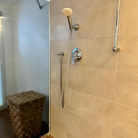 Apartment Schoene Souterrain In Herzogenrath