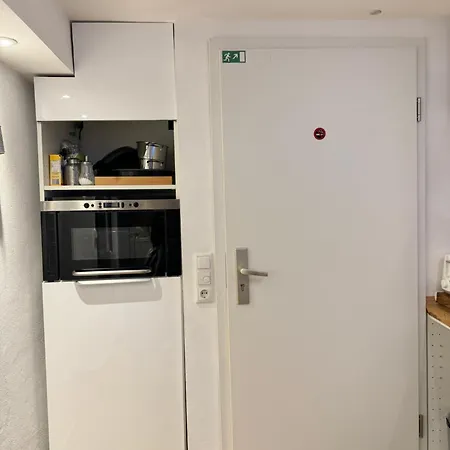 Schoene Souterrain In Apartment *