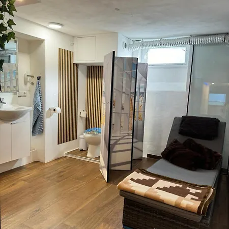 Schoene Souterrain In Apartment